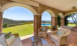 Villa de luxe espagnole à vendre avec vue panoramique dans une communauté fermée entourée par la nature à Marbella - Benahavis 55369 