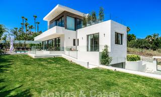 Spacieuse villa contemporaine de luxe située sur le front de golf avec vue sur la montagne La Concha à Nueva Andalucia, Marbella 55558 