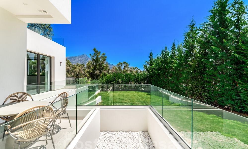 Spacieuse villa contemporaine de luxe située sur le front de golf avec vue sur la montagne La Concha à Nueva Andalucia, Marbella 55560