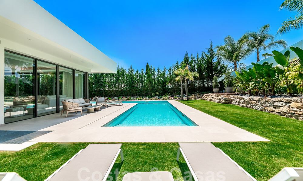 Spacieuse villa contemporaine de luxe située sur le front de golf avec vue sur la montagne La Concha à Nueva Andalucia, Marbella 55563