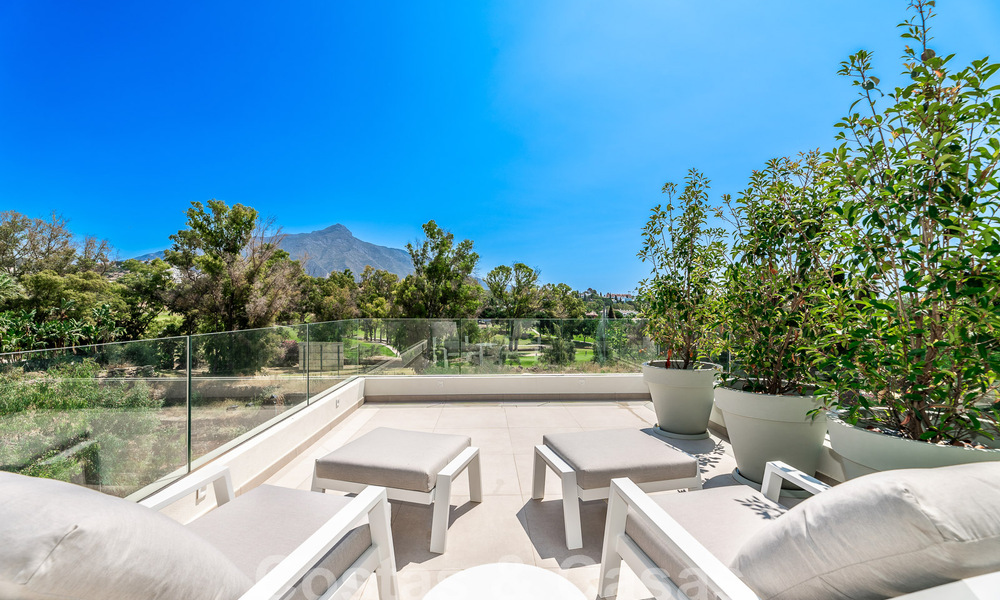 Spacieuse villa contemporaine de luxe située sur le front de golf avec vue sur la montagne La Concha à Nueva Andalucia, Marbella 55567