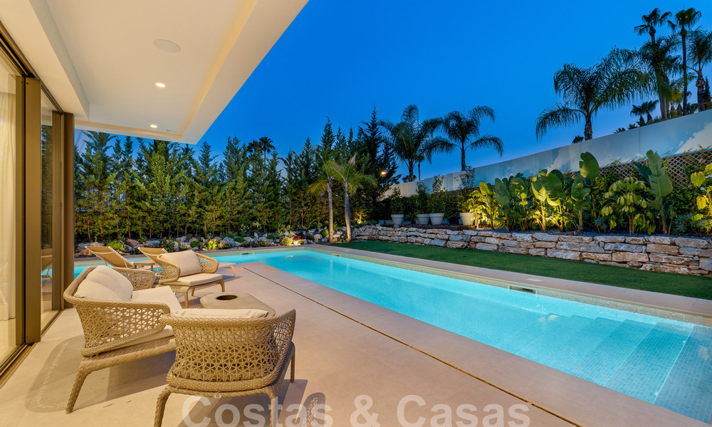 Spacieuse villa contemporaine de luxe située sur le front de golf avec vue sur la montagne La Concha à Nueva Andalucia, Marbella 55575