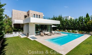 Spacieuse villa contemporaine de luxe située sur le front de golf avec vue sur la montagne La Concha à Nueva Andalucia, Marbella 786387 
