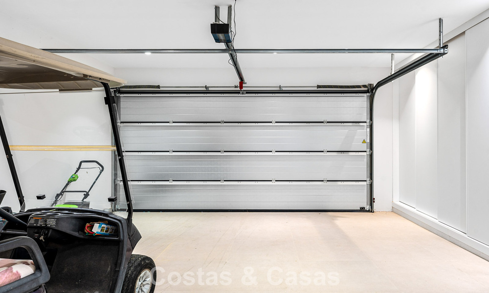 Spacieuse villa contemporaine de luxe située sur le front de golf avec vue sur la montagne La Concha à Nueva Andalucia, Marbella 786388