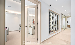 Spacieuse villa contemporaine de luxe située sur le front de golf avec vue sur la montagne La Concha à Nueva Andalucia, Marbella 786389 