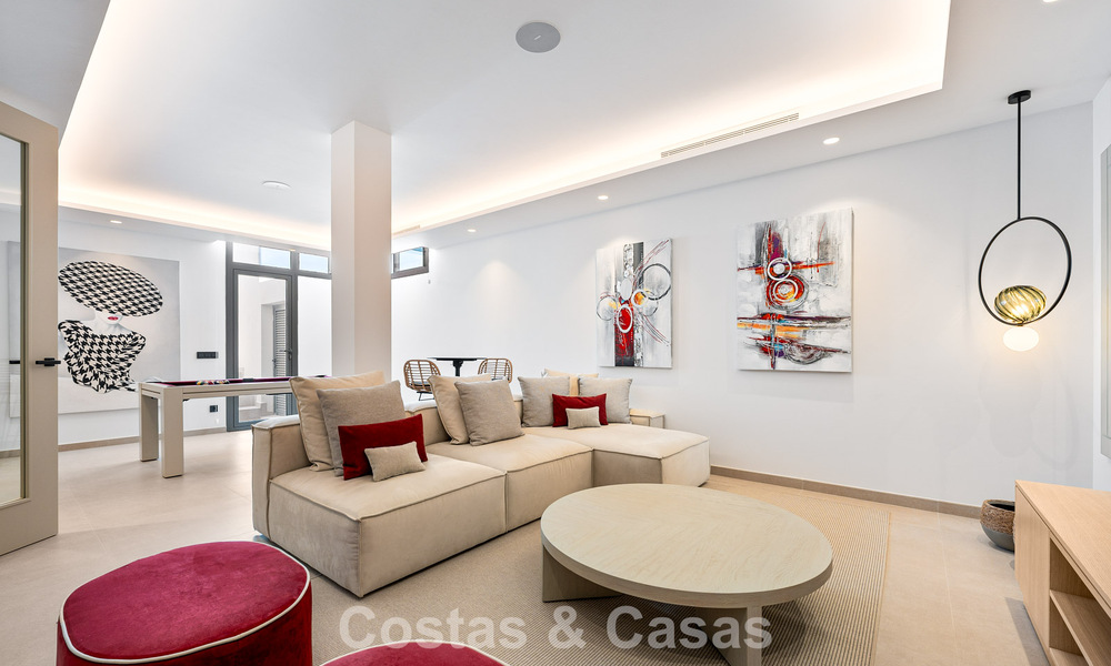 Spacieuse villa contemporaine de luxe située sur le front de golf avec vue sur la montagne La Concha à Nueva Andalucia, Marbella 786391