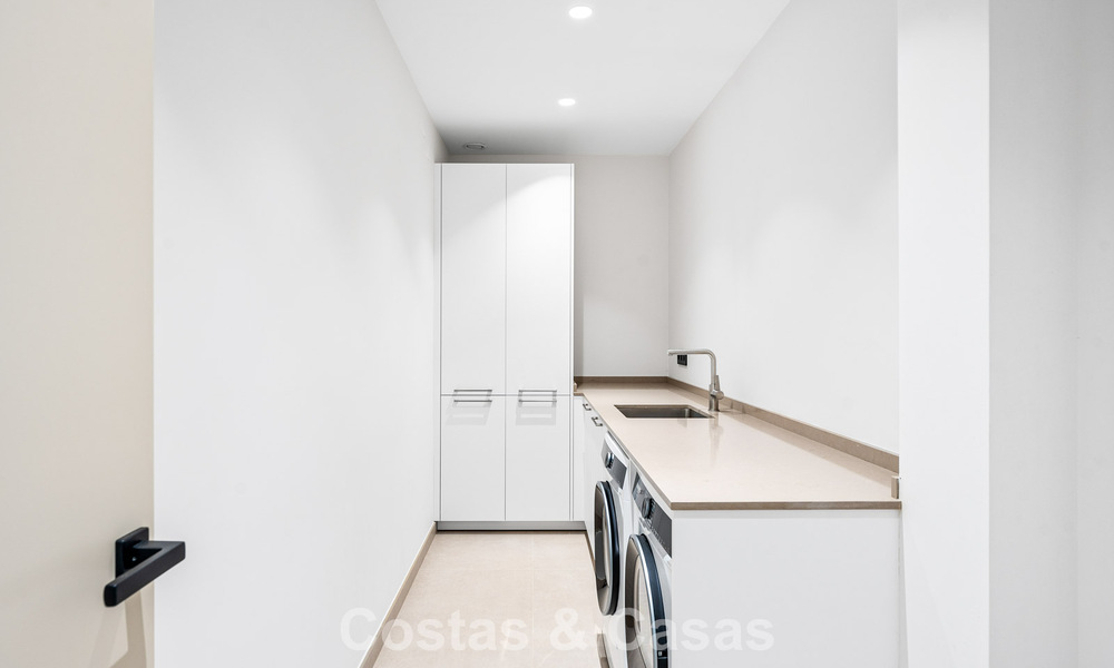 Spacieuse villa contemporaine de luxe située sur le front de golf avec vue sur la montagne La Concha à Nueva Andalucia, Marbella 786392