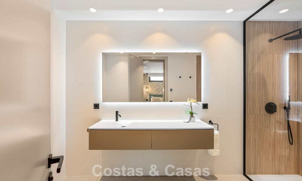 Spacieuse villa contemporaine de luxe située sur le front de golf avec vue sur la montagne La Concha à Nueva Andalucia, Marbella 786397