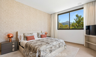 Spacieuse villa contemporaine de luxe située sur le front de golf avec vue sur la montagne La Concha à Nueva Andalucia, Marbella 786398 