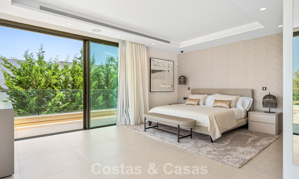 Spacieuse villa contemporaine de luxe située sur le front de golf avec vue sur la montagne La Concha à Nueva Andalucia, Marbella 786400