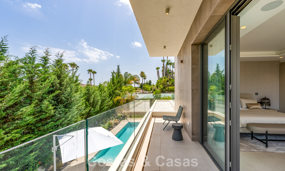 Spacieuse villa contemporaine de luxe située sur le front de golf avec vue sur la montagne La Concha à Nueva Andalucia, Marbella 786402