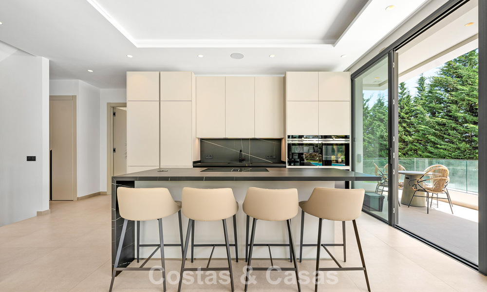 Spacieuse villa contemporaine de luxe située sur le front de golf avec vue sur la montagne La Concha à Nueva Andalucia, Marbella 786405