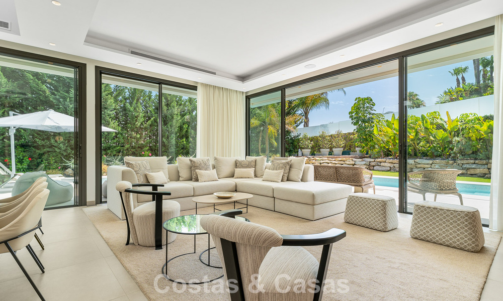 Spacieuse villa contemporaine de luxe située sur le front de golf avec vue sur la montagne La Concha à Nueva Andalucia, Marbella 786406
