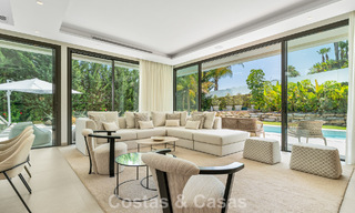 Spacieuse villa contemporaine de luxe située sur le front de golf avec vue sur la montagne La Concha à Nueva Andalucia, Marbella 786406 