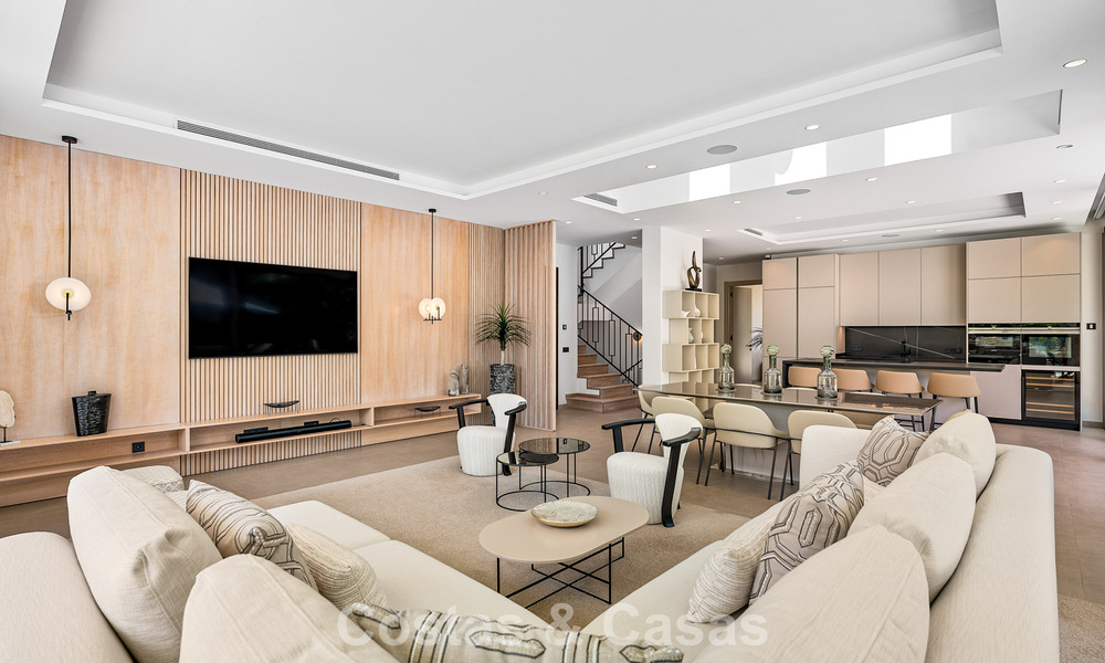Spacieuse villa contemporaine de luxe située sur le front de golf avec vue sur la montagne La Concha à Nueva Andalucia, Marbella 786408