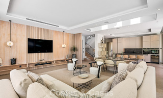 Spacieuse villa contemporaine de luxe située sur le front de golf avec vue sur la montagne La Concha à Nueva Andalucia, Marbella 786408 