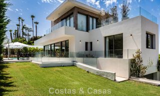 Spacieuse villa contemporaine de luxe située sur le front de golf avec vue sur la montagne La Concha à Nueva Andalucia, Marbella 786411 