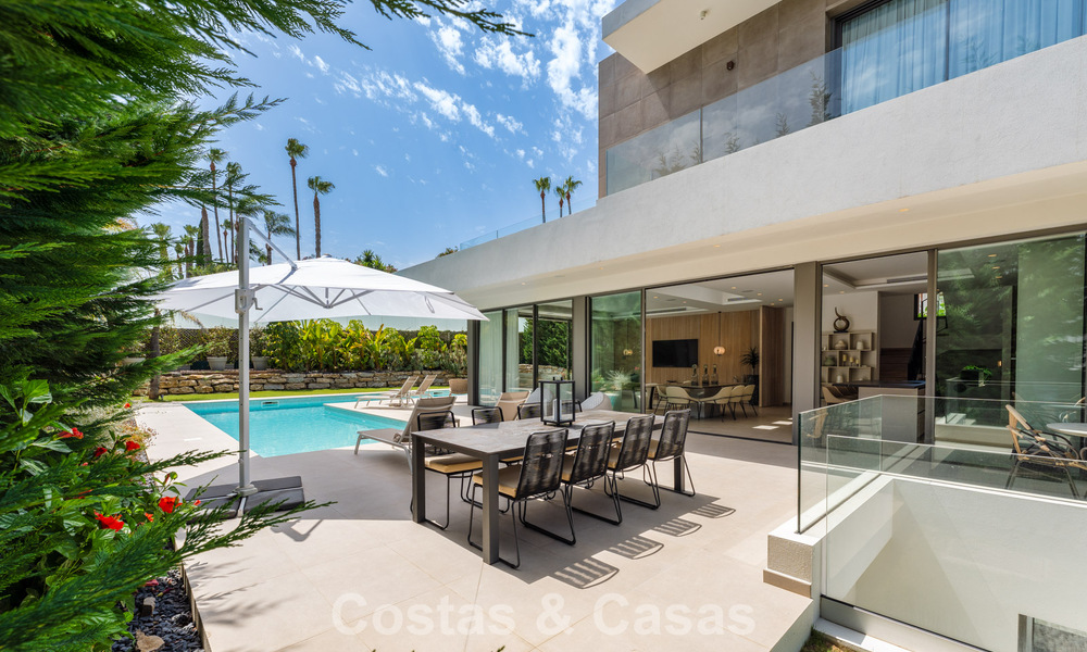 Spacieuse villa contemporaine de luxe située sur le front de golf avec vue sur la montagne La Concha à Nueva Andalucia, Marbella 786412