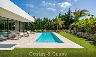 Spacieuse villa contemporaine de luxe située sur le front de golf avec vue sur la montagne La Concha à Nueva Andalucia, Marbella 786413 