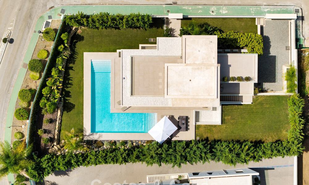 Spacieuse villa contemporaine de luxe située sur le front de golf avec vue sur la montagne La Concha à Nueva Andalucia, Marbella 786415