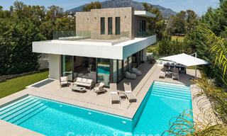 Spacieuse villa contemporaine de luxe située sur le front de golf avec vue sur la montagne La Concha à Nueva Andalucia, Marbella 786416 