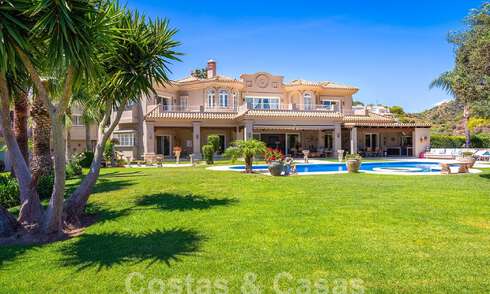Maison luxueuse de style andalou avec vue sur la mer dans la vallée du golf de Nueva Andalucia, Marbella 55650