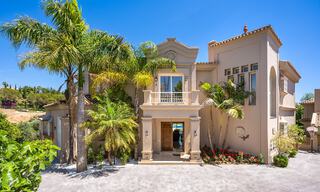 Maison luxueuse de style andalou avec vue sur la mer dans la vallée du golf de Nueva Andalucia, Marbella 55651 