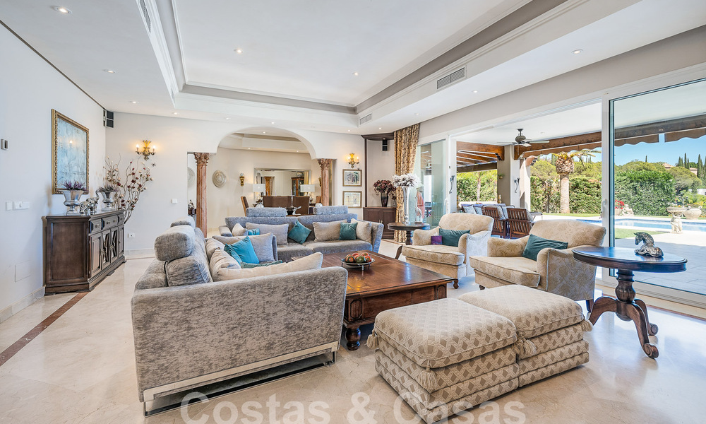 Maison luxueuse de style andalou avec vue sur la mer dans la vallée du golf de Nueva Andalucia, Marbella 55660
