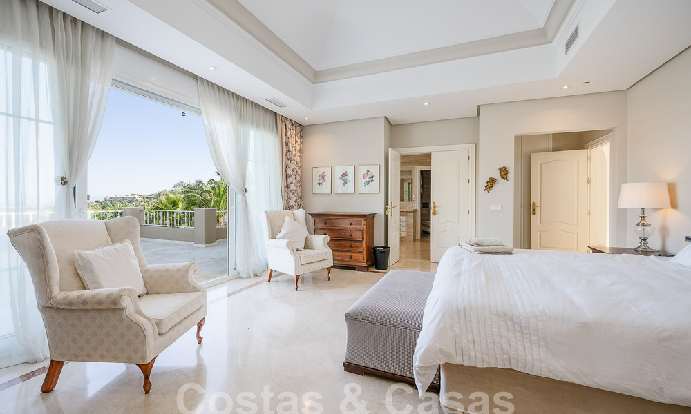 Maison luxueuse de style andalou avec vue sur la mer dans la vallée du golf de Nueva Andalucia, Marbella 55673