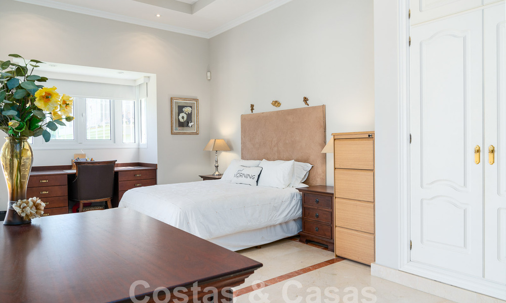 Maison luxueuse de style andalou avec vue sur la mer dans la vallée du golf de Nueva Andalucia, Marbella 55689