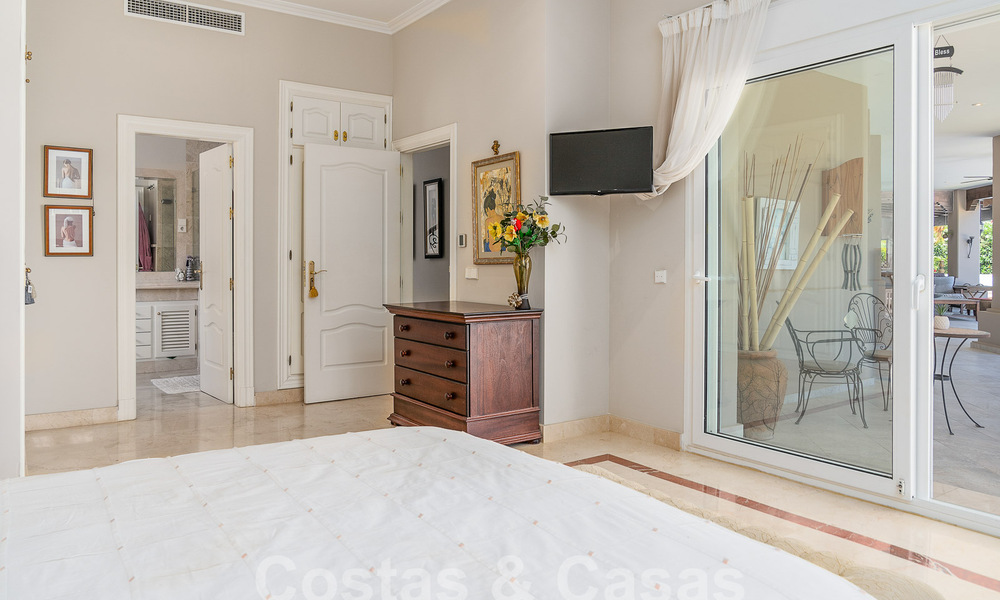 Maison luxueuse de style andalou avec vue sur la mer dans la vallée du golf de Nueva Andalucia, Marbella 55690