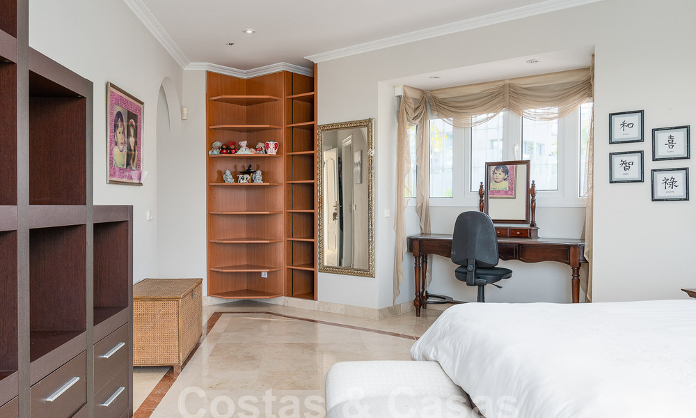 Maison luxueuse de style andalou avec vue sur la mer dans la vallée du golf de Nueva Andalucia, Marbella 55697