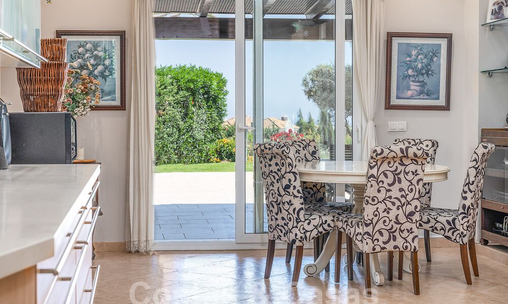 Maison luxueuse de style andalou avec vue sur la mer dans la vallée du golf de Nueva Andalucia, Marbella 55704