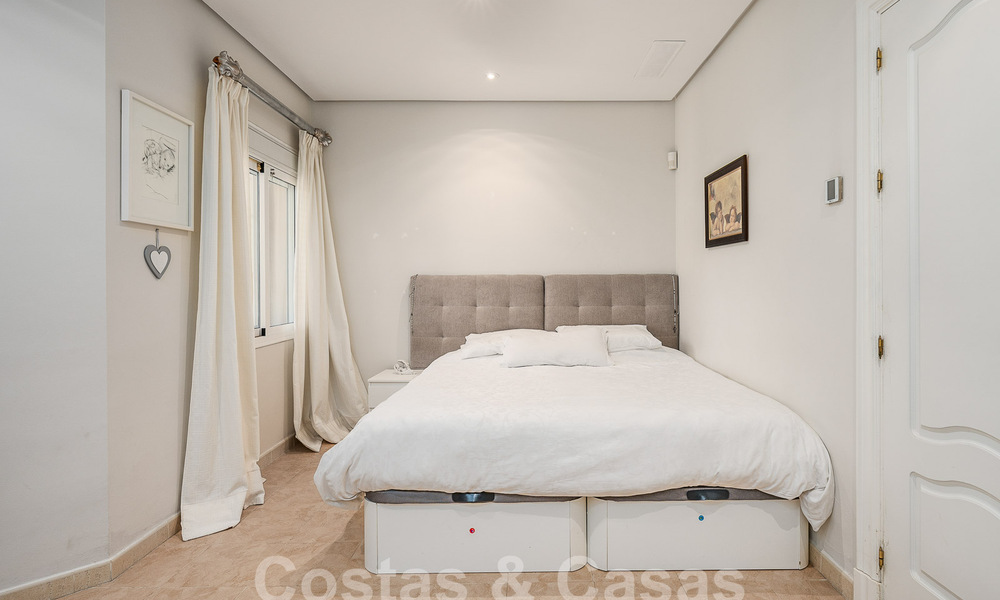 Maison luxueuse de style andalou avec vue sur la mer dans la vallée du golf de Nueva Andalucia, Marbella 55711