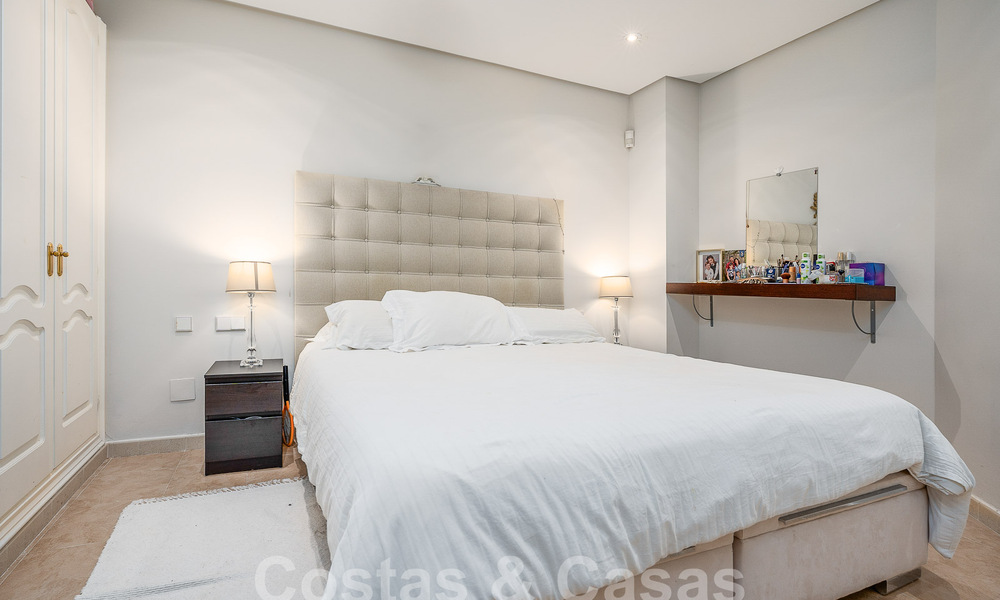 Maison luxueuse de style andalou avec vue sur la mer dans la vallée du golf de Nueva Andalucia, Marbella 55712