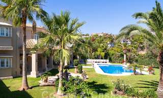 Maison luxueuse de style andalou avec vue sur la mer dans la vallée du golf de Nueva Andalucia, Marbella 55716 