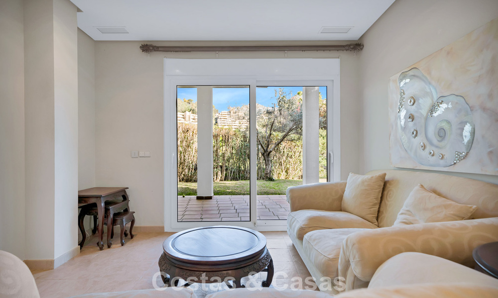 Maison luxueuse de style andalou avec vue sur la mer dans la vallée du golf de Nueva Andalucia, Marbella 779153