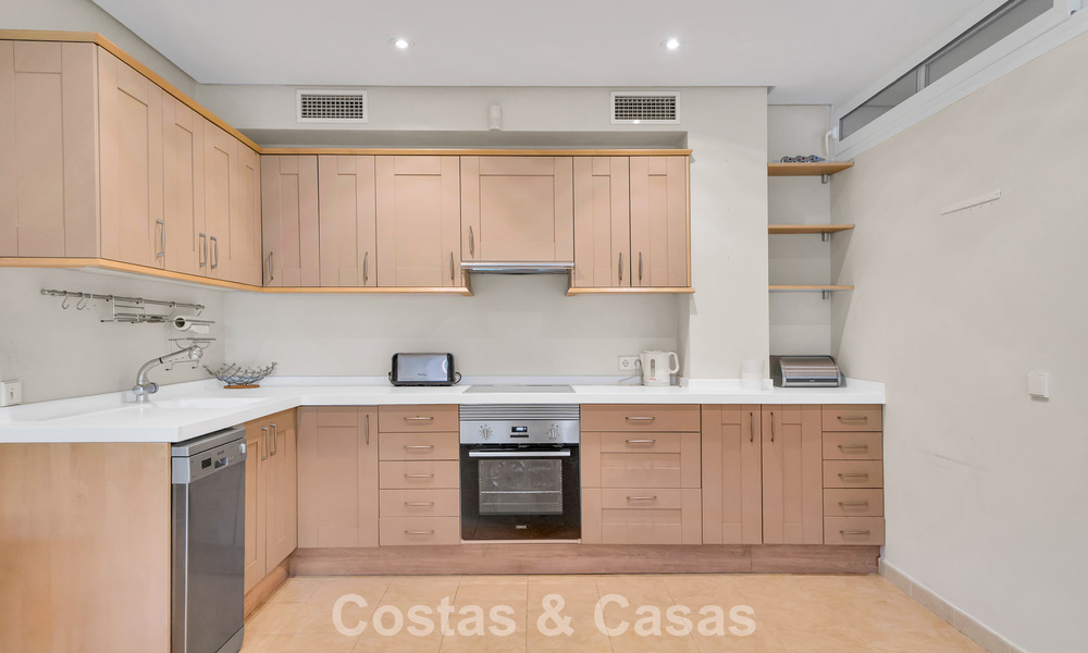 Maison luxueuse de style andalou avec vue sur la mer dans la vallée du golf de Nueva Andalucia, Marbella 779154