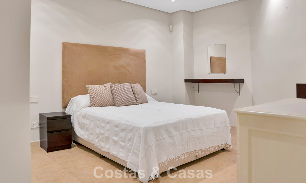 Maison luxueuse de style andalou avec vue sur la mer dans la vallée du golf de Nueva Andalucia, Marbella 779155