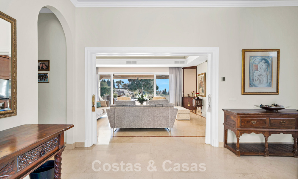 Maison luxueuse de style andalou avec vue sur la mer dans la vallée du golf de Nueva Andalucia, Marbella 779157