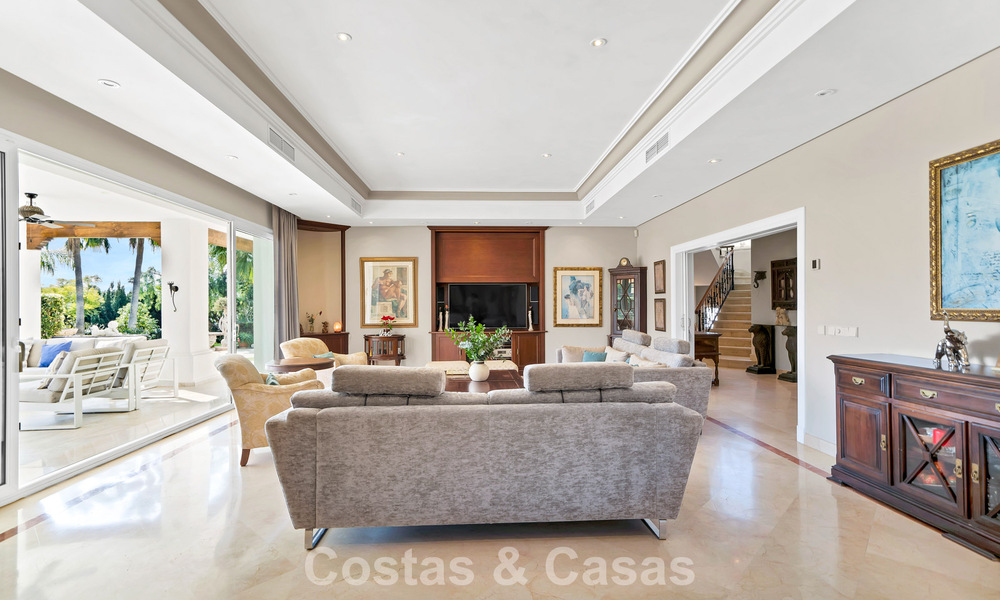 Maison luxueuse de style andalou avec vue sur la mer dans la vallée du golf de Nueva Andalucia, Marbella 779165