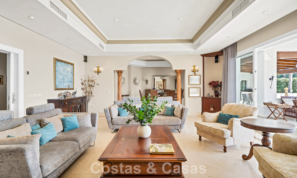 Maison luxueuse de style andalou avec vue sur la mer dans la vallée du golf de Nueva Andalucia, Marbella 779167