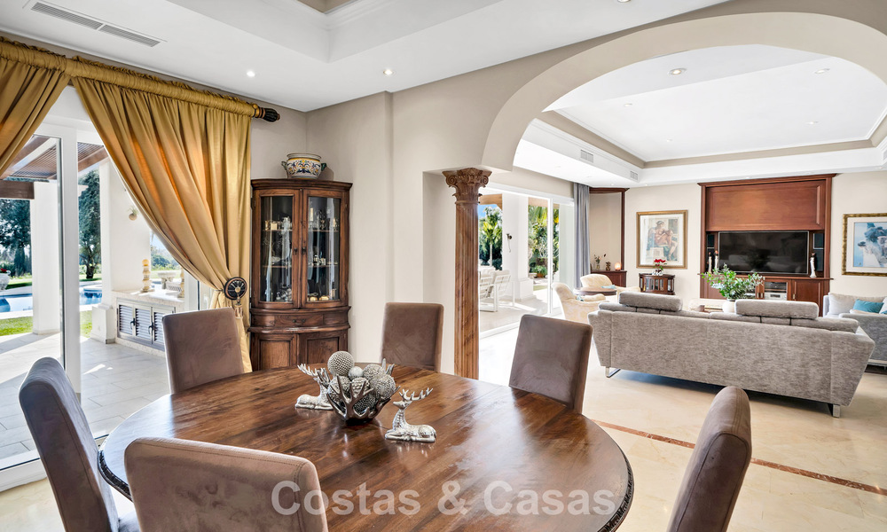Maison luxueuse de style andalou avec vue sur la mer dans la vallée du golf de Nueva Andalucia, Marbella 779169