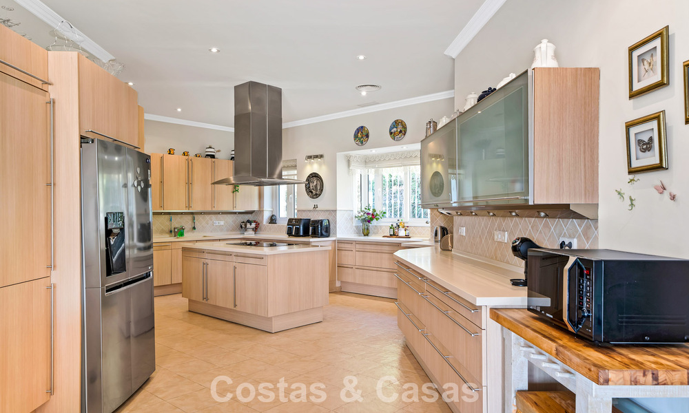 Maison luxueuse de style andalou avec vue sur la mer dans la vallée du golf de Nueva Andalucia, Marbella 779173