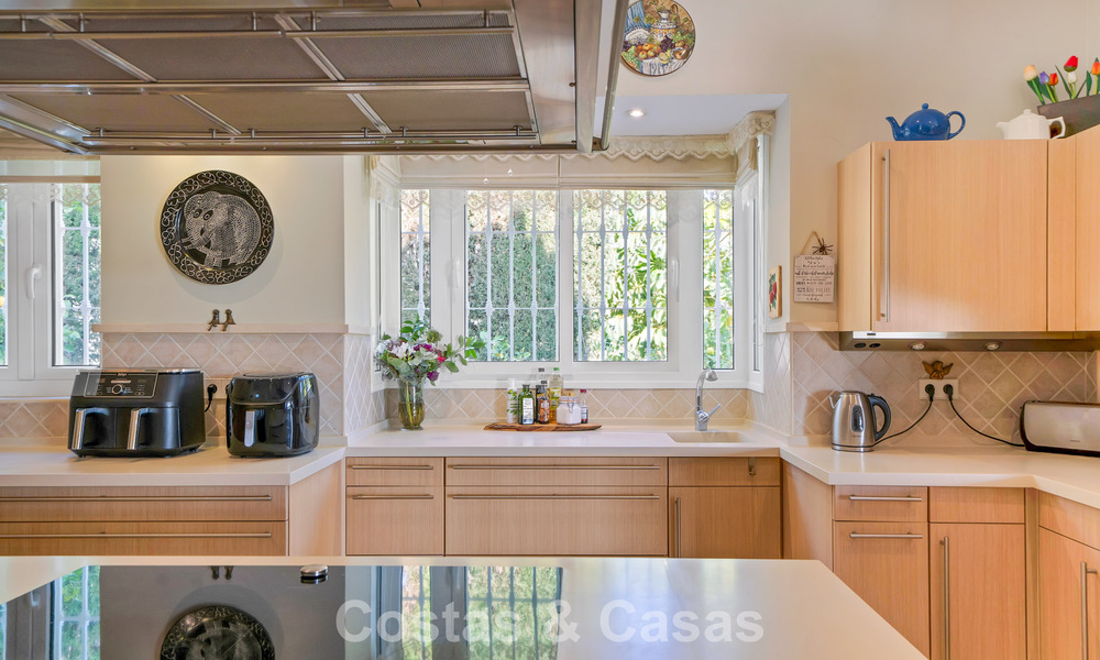 Maison luxueuse de style andalou avec vue sur la mer dans la vallée du golf de Nueva Andalucia, Marbella 779174