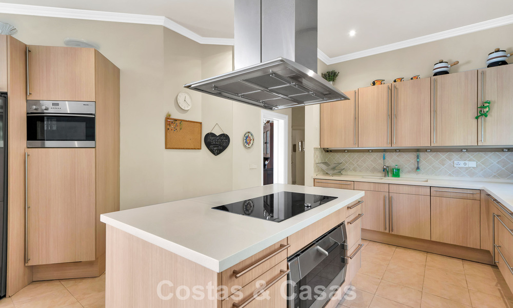 Maison luxueuse de style andalou avec vue sur la mer dans la vallée du golf de Nueva Andalucia, Marbella 779176