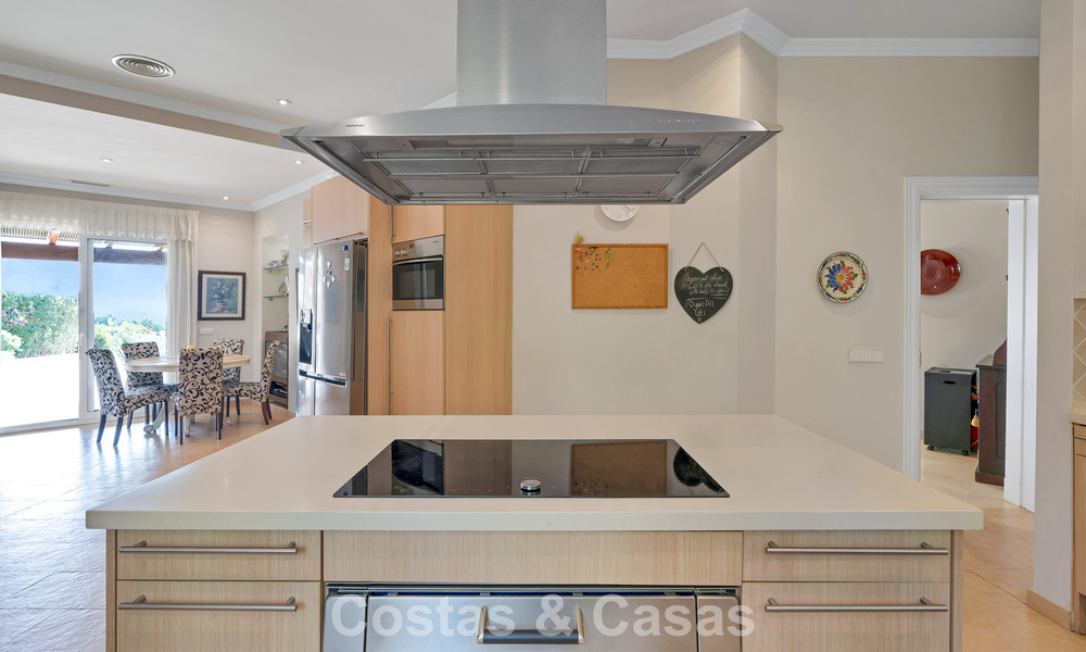 Maison luxueuse de style andalou avec vue sur la mer dans la vallée du golf de Nueva Andalucia, Marbella 779177