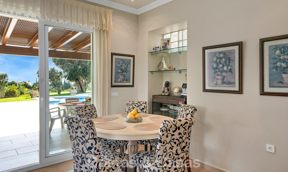 Maison luxueuse de style andalou avec vue sur la mer dans la vallée du golf de Nueva Andalucia, Marbella 779178