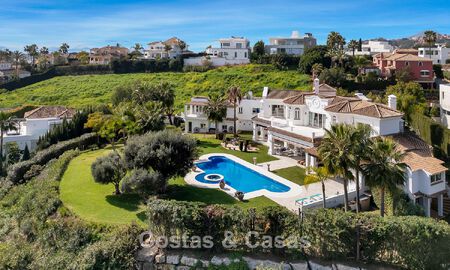 Maison luxueuse de style andalou avec vue sur la mer dans la vallée du golf de Nueva Andalucia, Marbella 779179