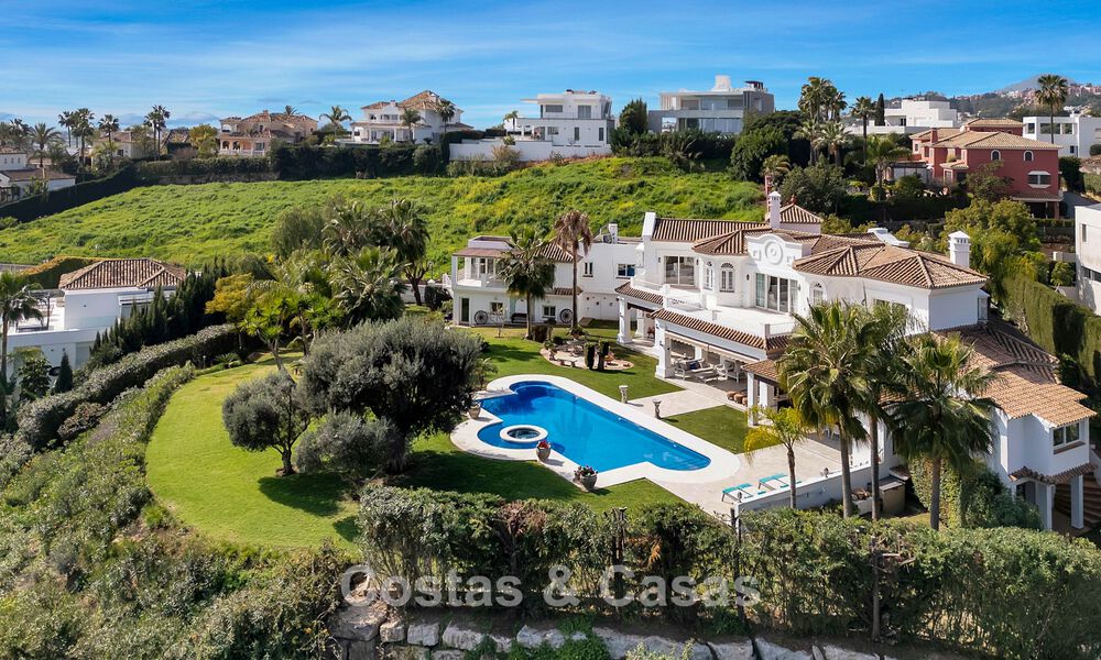 Maison luxueuse de style andalou avec vue sur la mer dans la vallée du golf de Nueva Andalucia, Marbella 779179